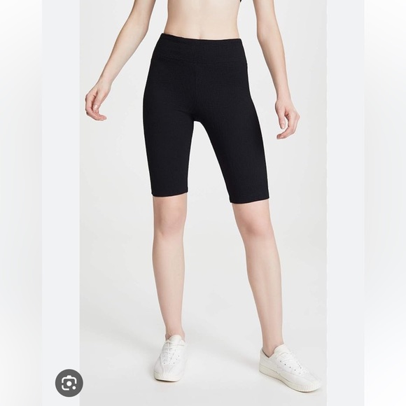 NEW • Koral • women’s Densonic Flora Fitness Activewear Shorts Black Small - Picture 1 of 5